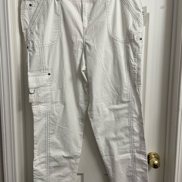 STYLE & Co Skinny Leg Cargo Pants. NWT - Picture 1 of 5